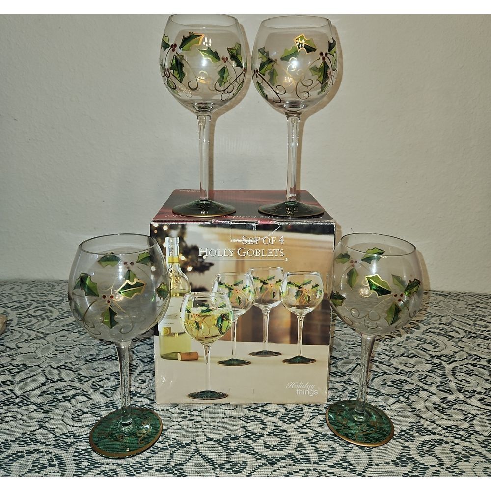 Linens-n-Things Set of 4 Holly Goblets